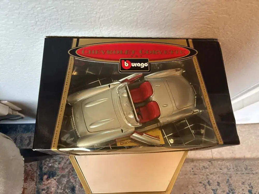 Bburago Special Collection 1957 Chevrolet Corvette Die-Cast 1:18 Scale Model